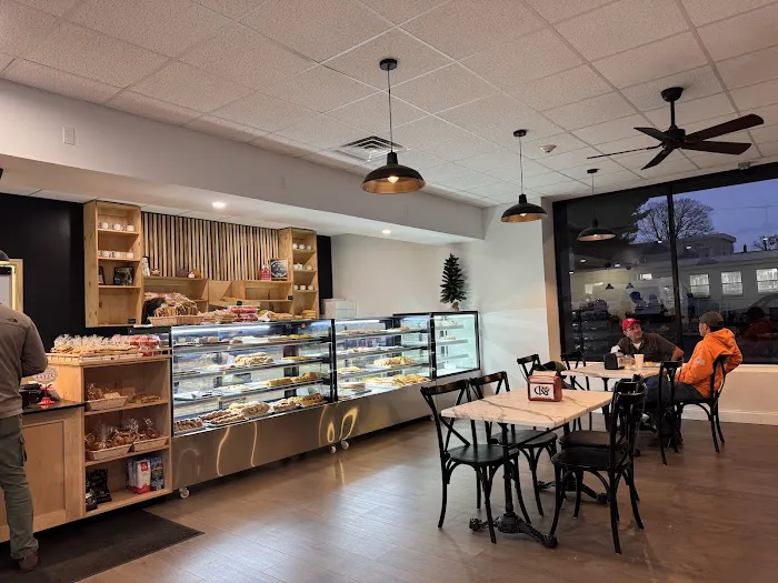CR Bakery & Cafe Picture 10