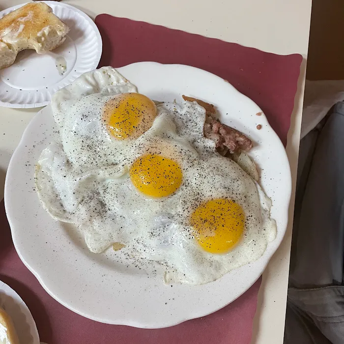 Dee's Luncheonette Picture 4