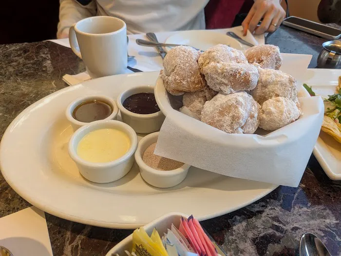 Grand Lux Cafe Picture 9