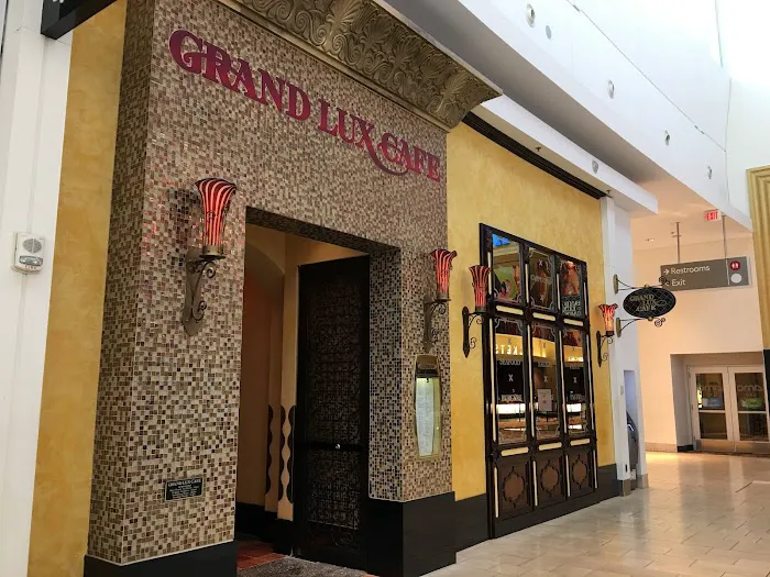 Grand Lux Cafe Picture 10