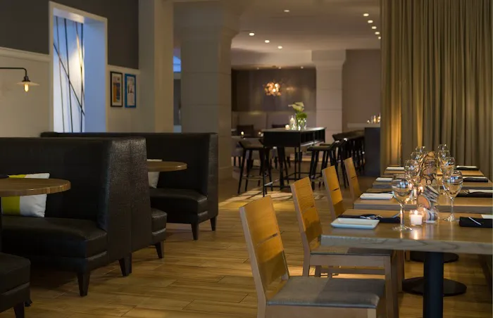 Finch's Restaurant + Lounge Picture 1
