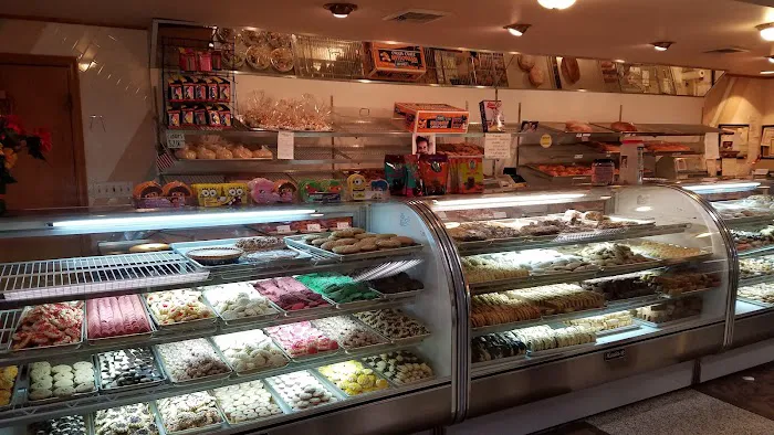 Lyndhurst Pastry Shop Picture 1