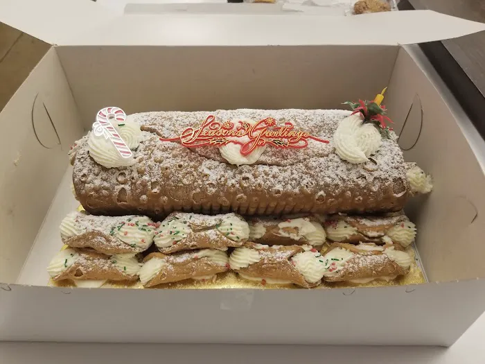 Lyndhurst Pastry Shop Picture 9