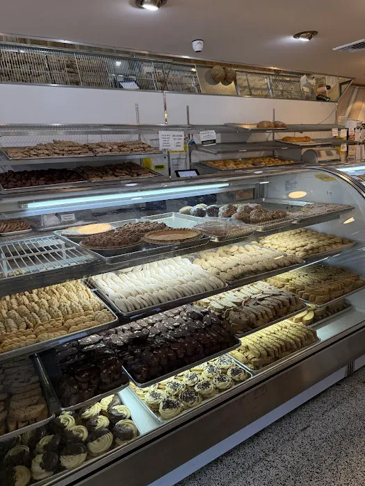 Lyndhurst Pastry Shop Picture 2