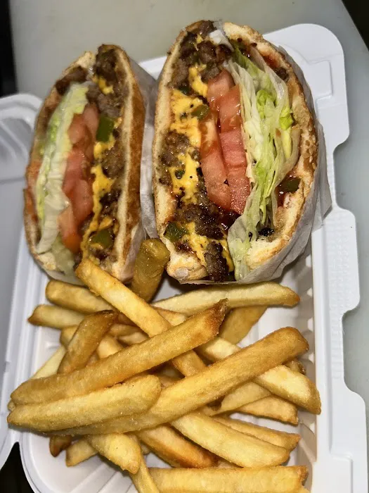 BOOMBER HOT BAGELS & GRILL Picture 3