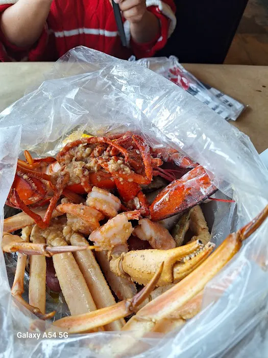 Crab Island Cajun Seafood & Bar Picture 1