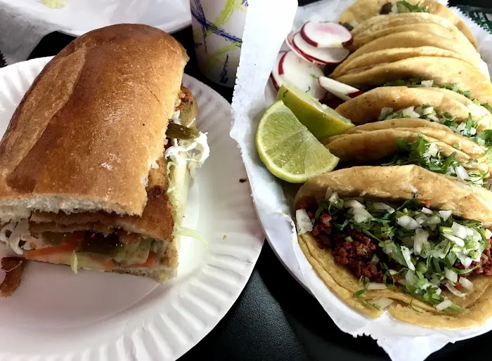 Los Carretos Deli, Actualmente Sazón Mexicano Picture 2