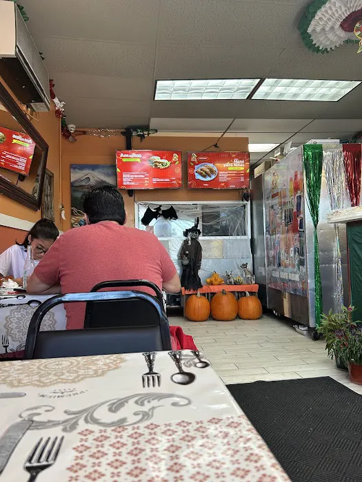 Los Carretos Deli, Actualmente Sazón Mexicano Picture 10