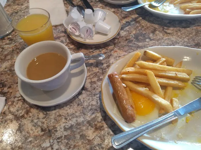 Oasis Diner Picture 7
