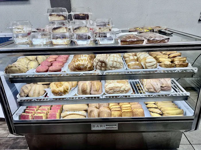Mineola deli and bakery Picture 3