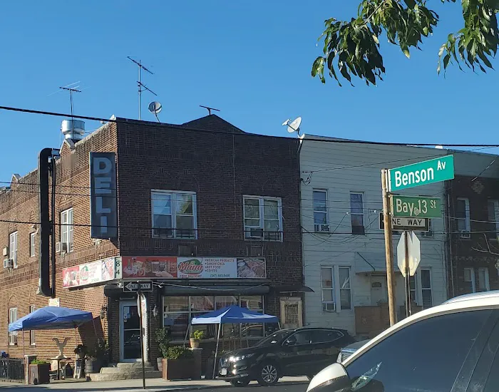 El Mana Deli & Grocery Picture 3