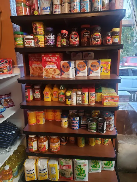 El Mana Deli & Grocery Picture 1