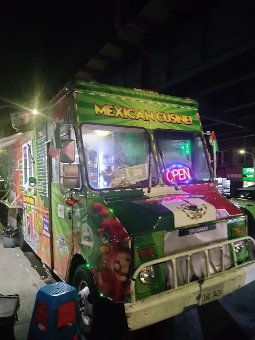 Tacos el gallo rey Mexican food truck Picture 5