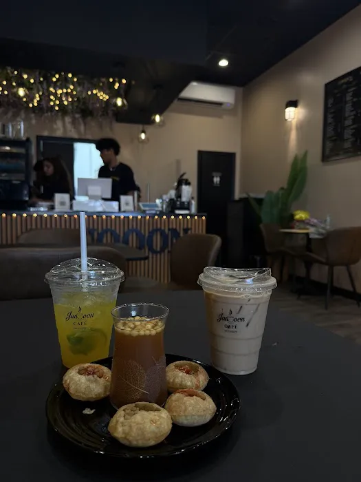 Janooon Cafe Picture 1