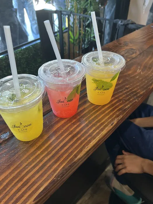 Janooon Cafe Picture 4