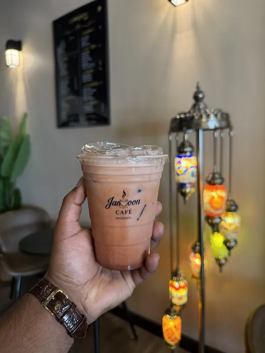 Janooon Cafe Picture 3