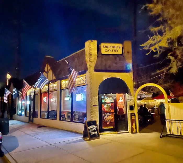 Broadway Tavern (Dawn) Picture 2