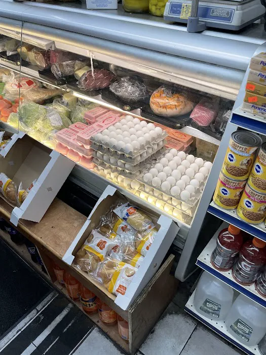 Middle Store Deli & Grocery Picture 6