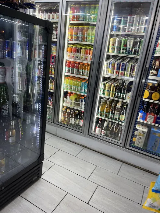 Middle Store Deli & Grocery Picture 4