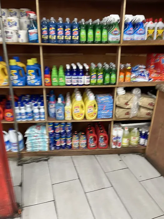 Middle Store Deli & Grocery Picture 3