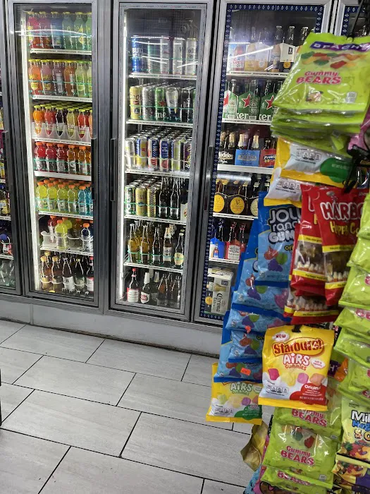 Middle Store Deli & Grocery Picture 2