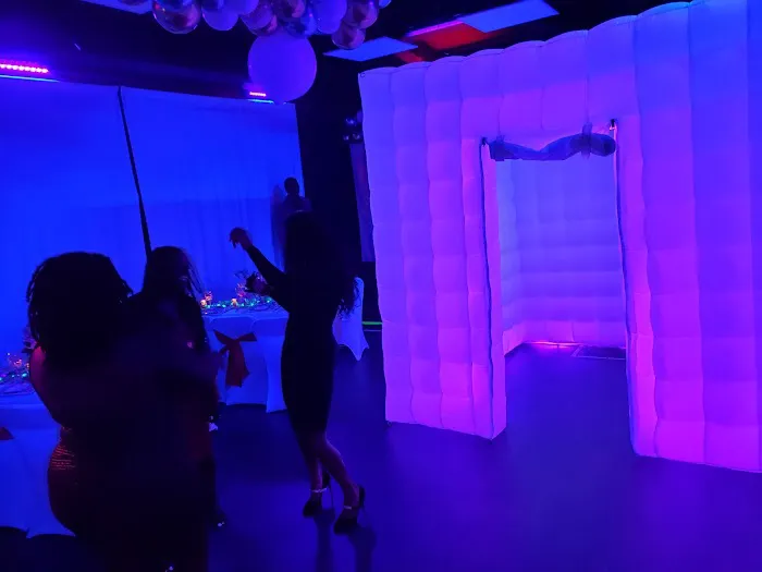 Press Play Entertainment Lounge Picture 2