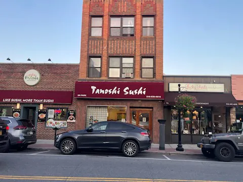 Tanoshi Sushi Picture 3