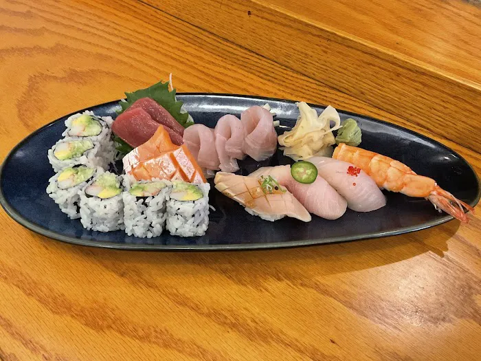 Tanoshi Sushi Picture 7