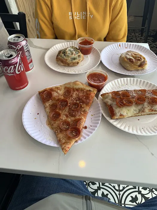 Saltano’s pizzeria Picture 8