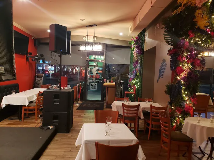 Oulala Restaurant and Lounge Picture 4