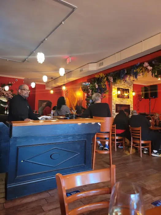 Oulala Restaurant and Lounge Picture 1