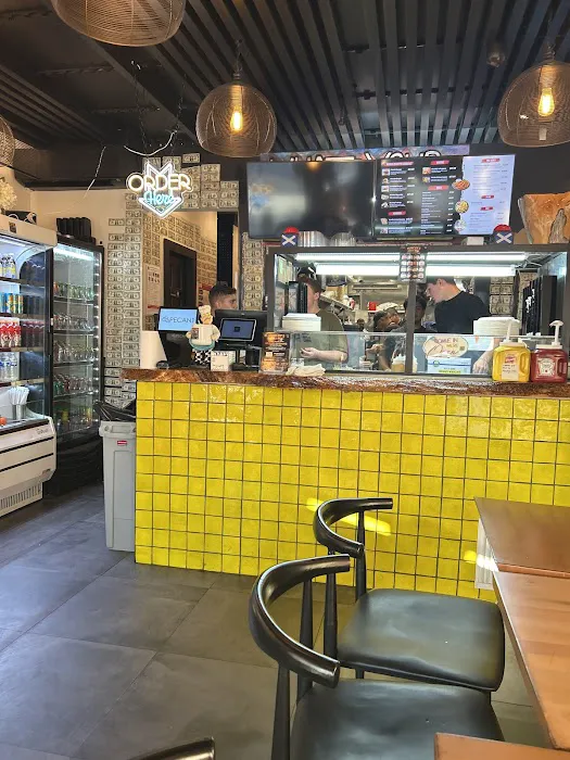 Munchy's Grill Picture 10