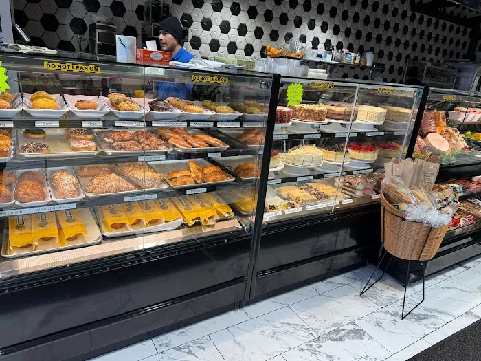 Pickles & Pies Food Market & Deli Picture 7