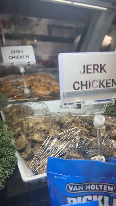 BEACH BREEZE DELI Picture 2