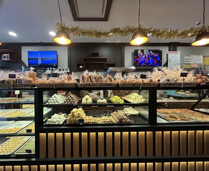 Pavlova Bakery Cafe Picture 10