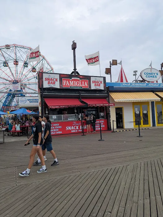 Famiglia Pizzeria at Deno's Wonder Wheel Amusement Park Picture 4