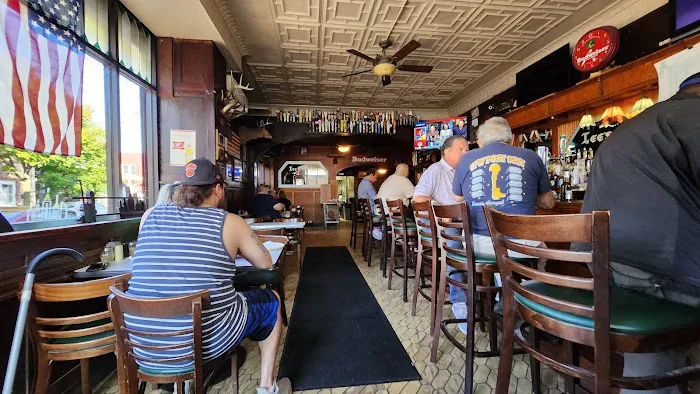 Lee's Tavern Picture 2
