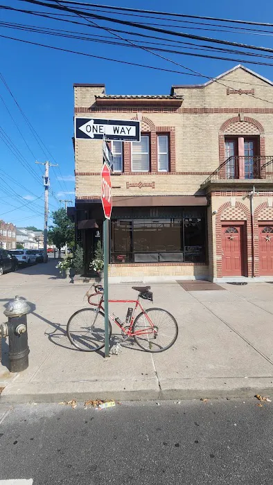 Lee's Tavern Picture 5