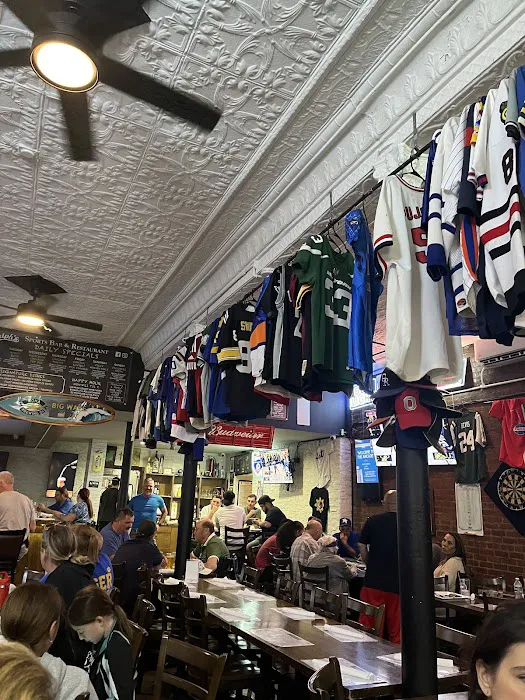 Ralph's Sports Bar Picture 4