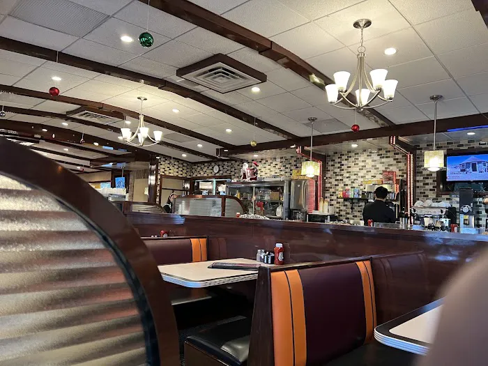Majestic Diner Picture 2