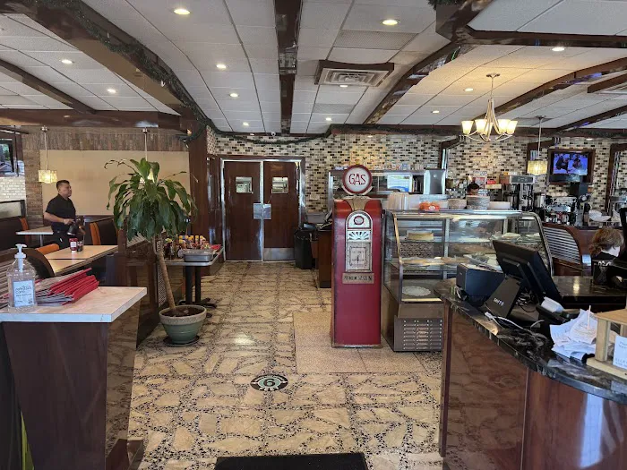 Majestic Diner Picture 8