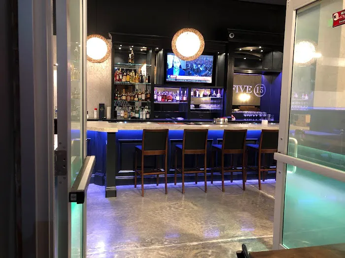 Five13 Liquor Lounge Picture 3