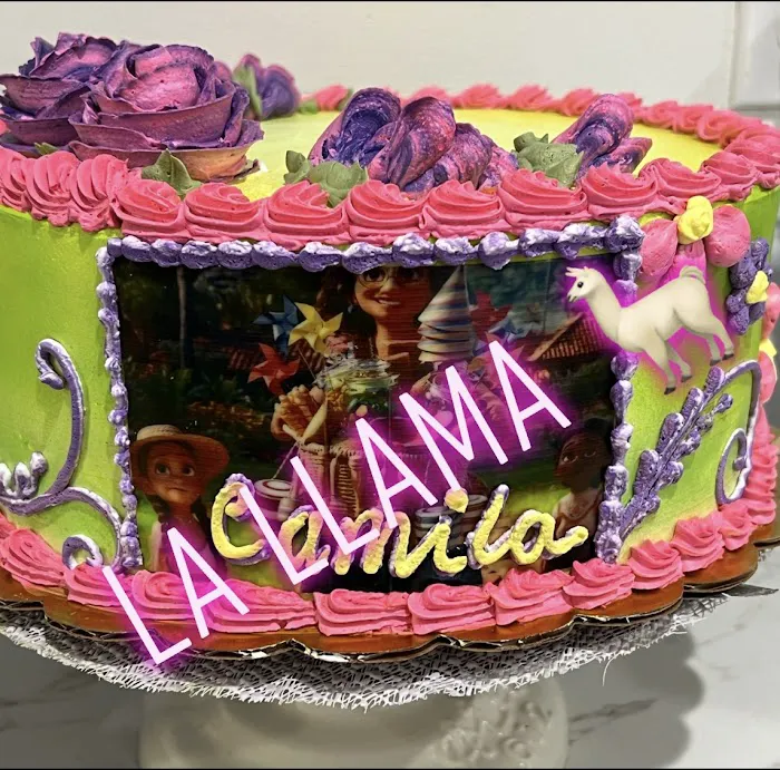 La Llama Bakery & Deli Picture 7