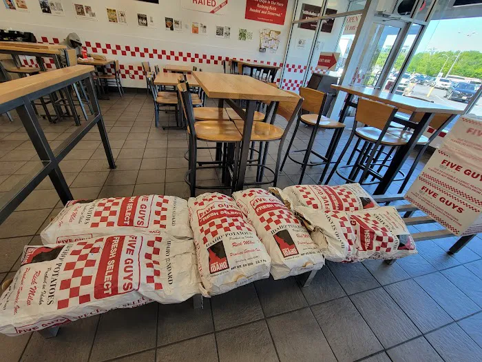 Five Guys Picture 9