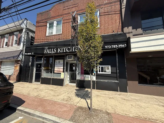 The Falls Kitchen Picture 3