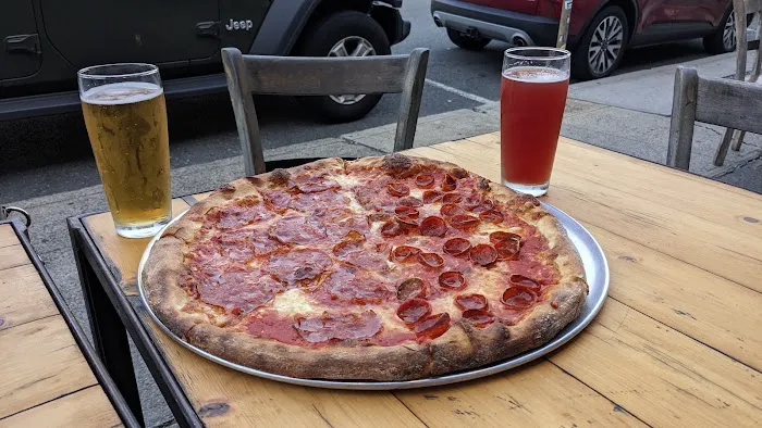 Pan and Peel Pizza Picture 4