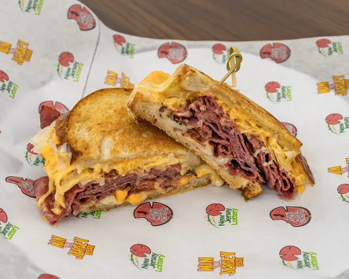 Elmer's Deli Grill & Pizza Picture 2