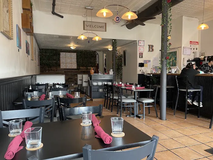 Bella's Kitchen Picture 5