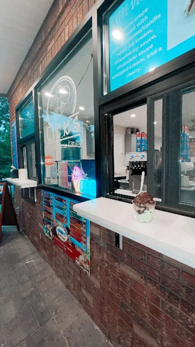 Lola's Ice Cream Korner Picture 1