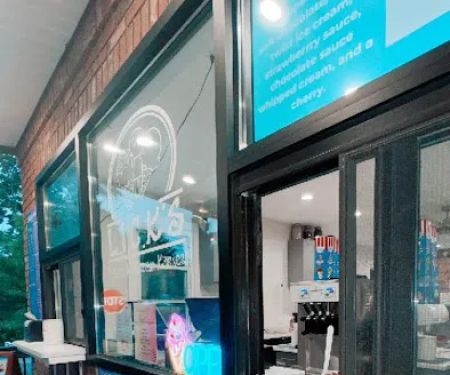 Lola's Ice Cream Korner